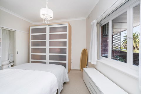 Light Bright, Quality River Views! Free Parking - Accommodation Kalgoorlie 9