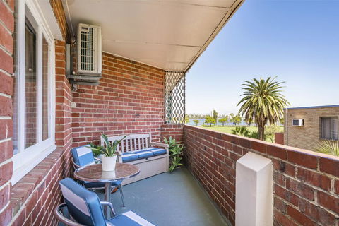 Light Bright, Quality River Views! Free Parking - Accommodation Kalgoorlie 7