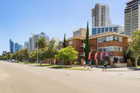 Light Bright, Quality River Views! Free Parking - Accommodation Kalgoorlie 1