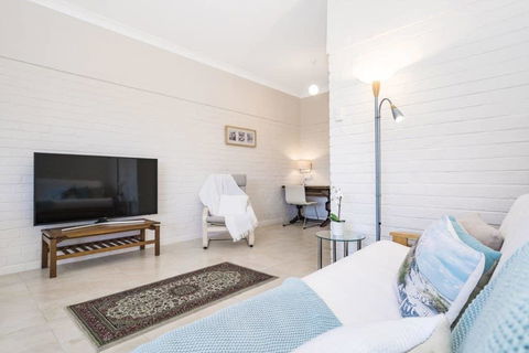 Light Bright, Quality River Views! Free Parking - Accommodation Kalgoorlie 36