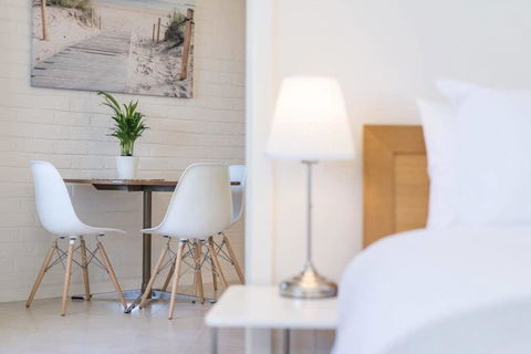 Light Bright, Quality River Views! Free Parking - Accommodation Kalgoorlie 22