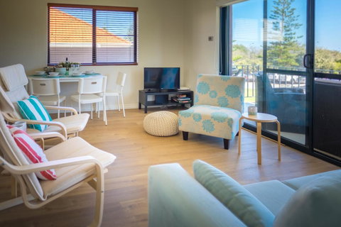 Cottesloe Beach On Napier - Accommodation Kalgoorlie 0