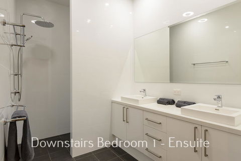 32 Corella Court - Accommodation Kalgoorlie 8