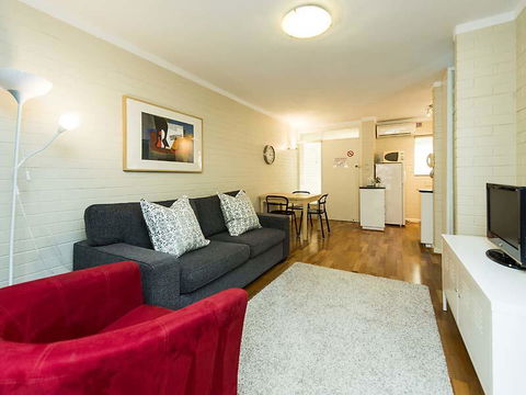 Rosalie 13 - Accommodation Kalgoorlie 8