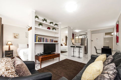 Rosalie 02 - Accommodation Kalgoorlie 0