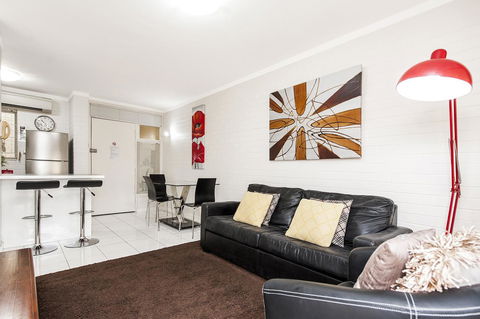 Rosalie 02 - Accommodation Kalgoorlie 9
