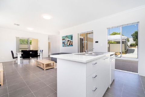 Victoria Park Town House - Accommodation Kalgoorlie 0