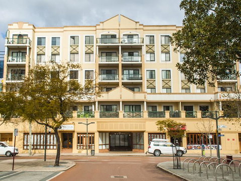 James On The Park - Executive Escapes - Accommodation Kalgoorlie 4