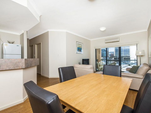 James On The Park - Executive Escapes - Accommodation Kalgoorlie 1