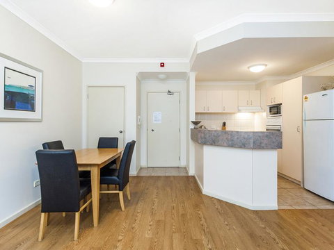 James On The Park - Executive Escapes - Accommodation Kalgoorlie 19