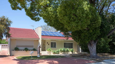 Susan Yong's Studio - Accommodation Kalgoorlie 0
