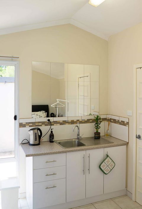 Susan Yong's Studio - Accommodation Kalgoorlie 12