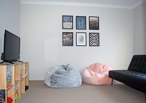 The Kingsleyâ€™s Place â€“ Piara Waters - Accommodation Kalgoorlie 9
