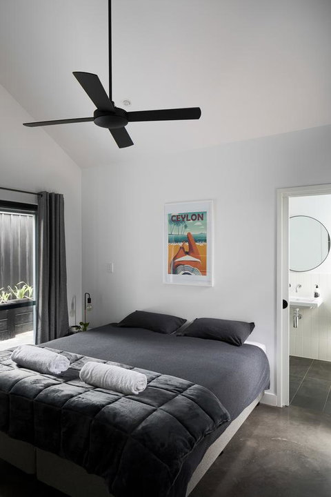 Berms And Barrels - New - Accommodation Kalgoorlie 8