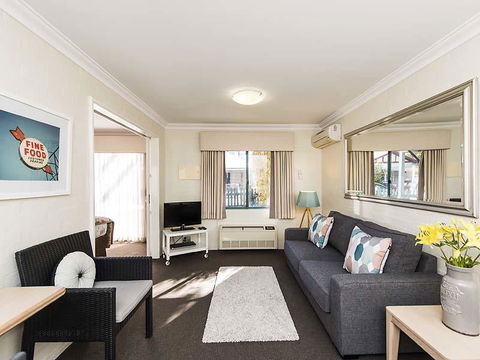 Subiaco Village 28 - Accommodation Kalgoorlie 1