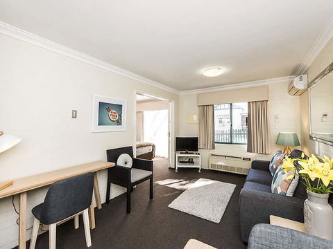 Subiaco Village 28 - Accommodation Kalgoorlie 6