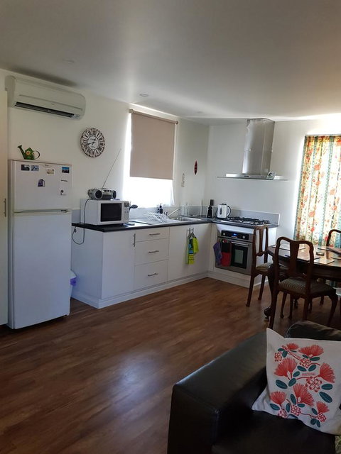 While Away Holiday Accommodation - Accommodation Kalgoorlie 5