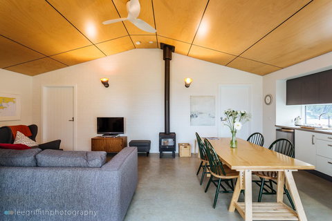 Stablebase - Accommodation Kalgoorlie 7