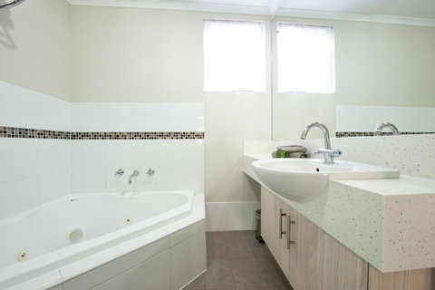 Mandalay Holiday Resort And Tourist Park - Accommodation Kalgoorlie 43