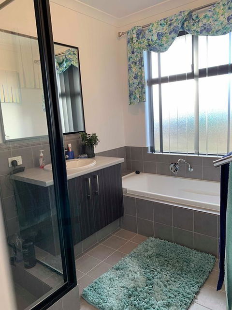 Stylish Colourfull Getaway - Accommodation Kalgoorlie 11