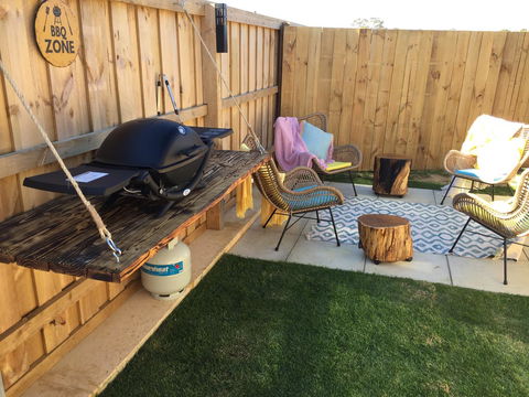 Stylish Colourfull Getaway - Accommodation Kalgoorlie 1