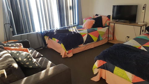 Stylish Colourfull Getaway - Accommodation Kalgoorlie 8