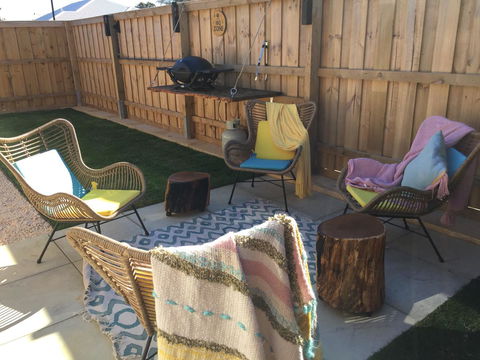 Stylish Colourfull Getaway - Accommodation Kalgoorlie 2