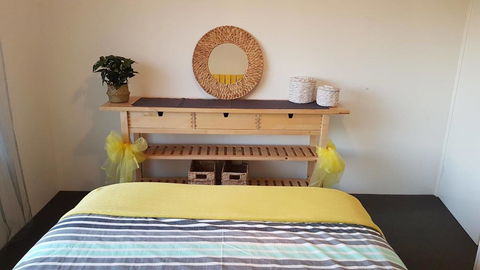 Stylish Colourfull Getaway - Accommodation Kalgoorlie 7