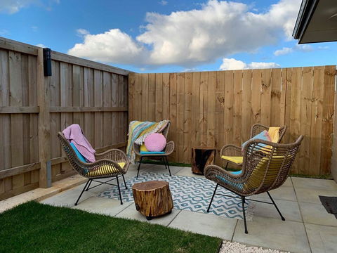 Stylish Colourfull Getaway - Accommodation Kalgoorlie 0