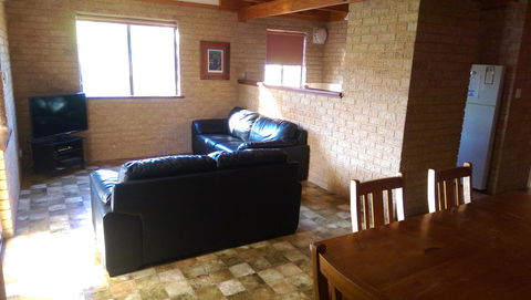 Kestrel Chalets - Accommodation Kalgoorlie 1