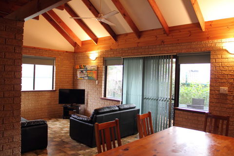 Kestrel Chalets - Accommodation Kalgoorlie 8