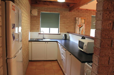 Kestrel Chalets - Accommodation Kalgoorlie 10