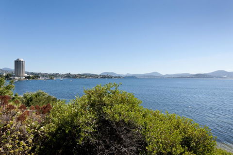 Sandy Bay Waterfront Home - Accommodation Kalgoorlie 14