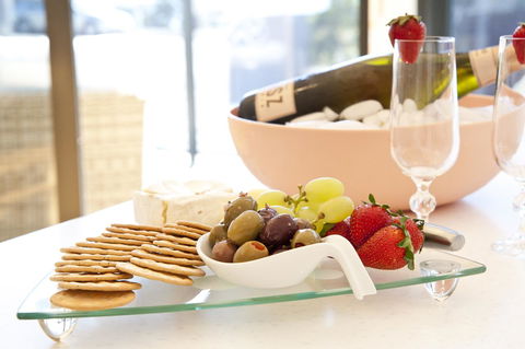 Sandy Bay Waterfront Home - Accommodation Kalgoorlie 1