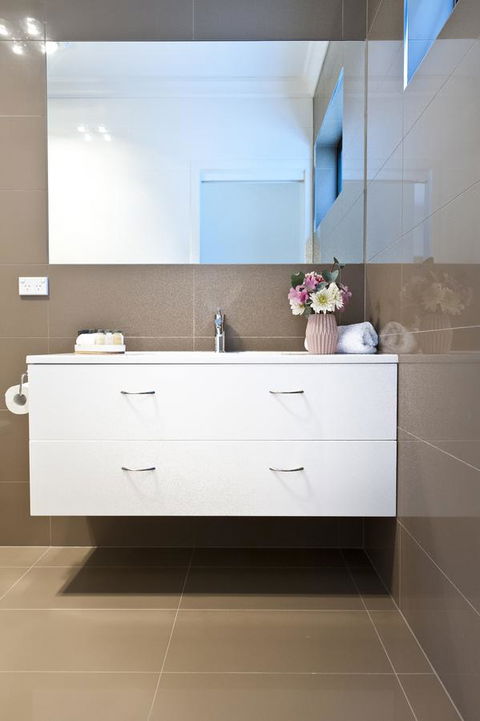 Sandy Bay Waterfront Home - Accommodation Kalgoorlie 23