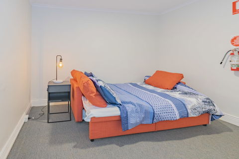 4 Bedroom House - Hobart CBD - Free Parking - Free WIFI - Accommodation Kalgoorlie 18