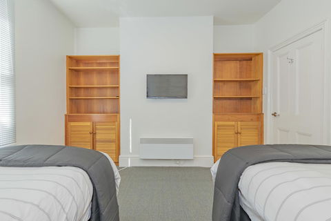 4 Bedroom House - Hobart CBD - Free Parking - Free WIFI - Accommodation Kalgoorlie 15