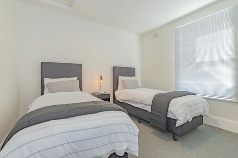 4 Bedroom House - Hobart CBD - Free Parking - Free WIFI - Accommodation Kalgoorlie 23