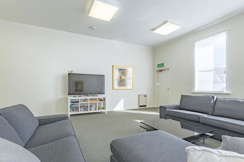 4 Bedroom House - Hobart CBD - Free Parking - Free WIFI - Accommodation Kalgoorlie 20