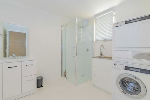 4 Bedroom House - Hobart CBD - Free Parking - Free WIFI - Accommodation Kalgoorlie 4
