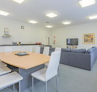 4 Bedroom House - Hobart CBD - Free Parking - Accommodation Kalgoorlie