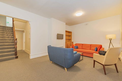 4 Bedroom House - Hobart CBD - Free Parking - Free WIFI - Accommodation Kalgoorlie 6