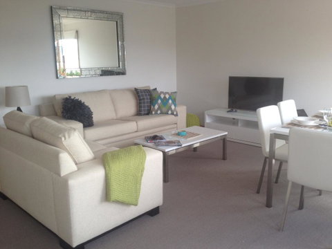 Reflections On The Bay - Accommodation Kalgoorlie 2