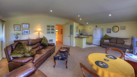 Birchwood On The River - Devonport, Tasmania - Self-Contained And Self-Catering Accommodation - Accommodation Kalgoorlie 17