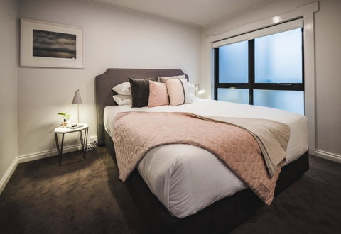 Russell House - Accommodation Kalgoorlie 8