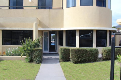 Russell House - Accommodation Kalgoorlie 1