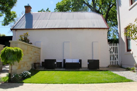 Old Bishop\'s Quarters Heritage, Modern & Unique Accommodation - Accommodation Kalgoorlie 14