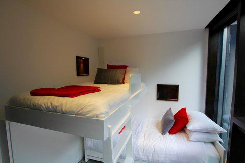 Old Bishop\'s Quarters Heritage, Modern & Unique Accommodation - Accommodation Kalgoorlie 3