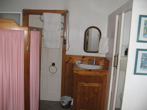 The Grove Cottages - Accommodation Kalgoorlie 4