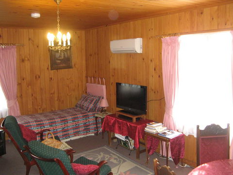 The Grove Cottages - Accommodation Kalgoorlie 14